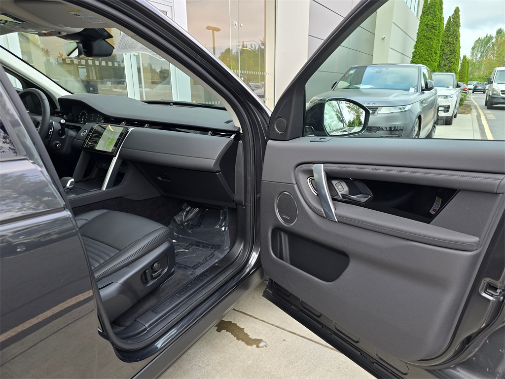 2025 Land Rover Discovery Sport S photo 28