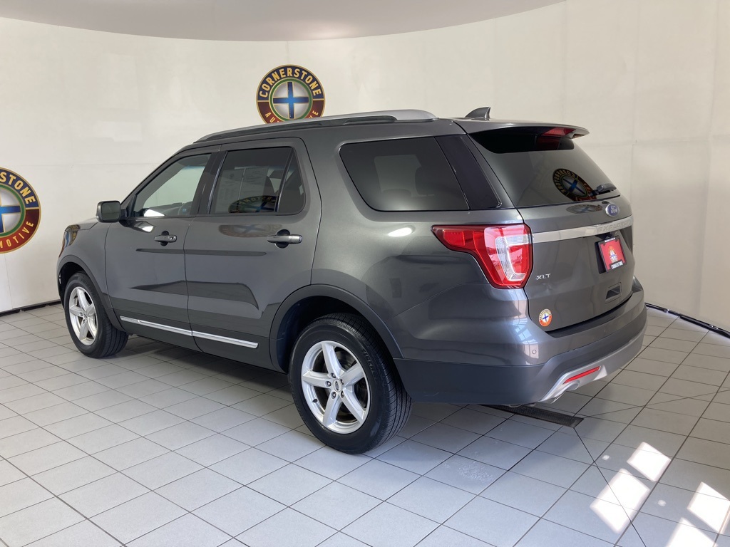 2017 Ford Explorer XLT photo 10