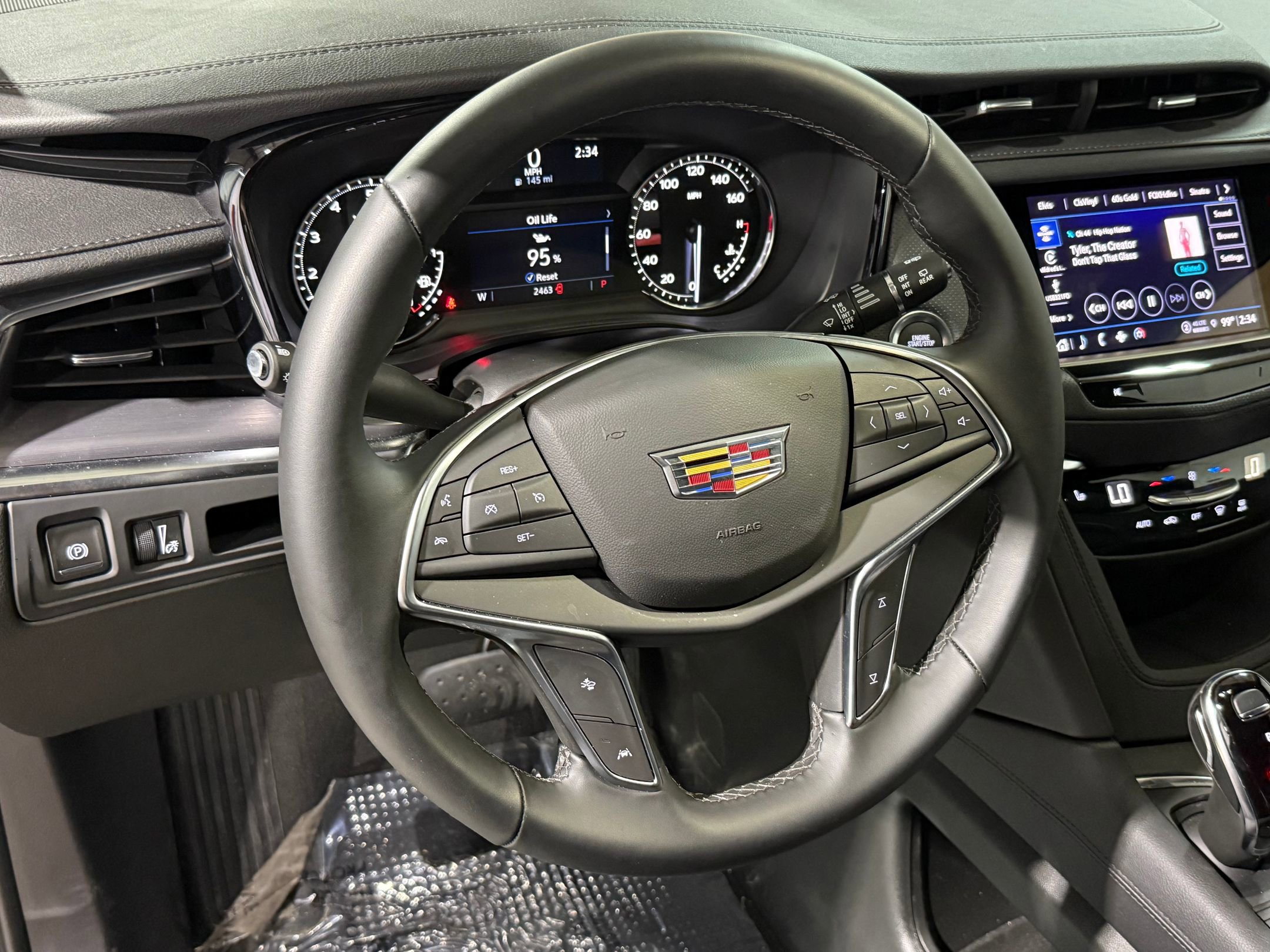 2025 Cadillac XT5 Luxury photo 3