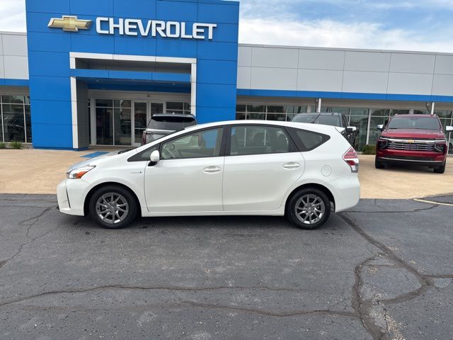 2017 Toyota Prius V Two photo 3