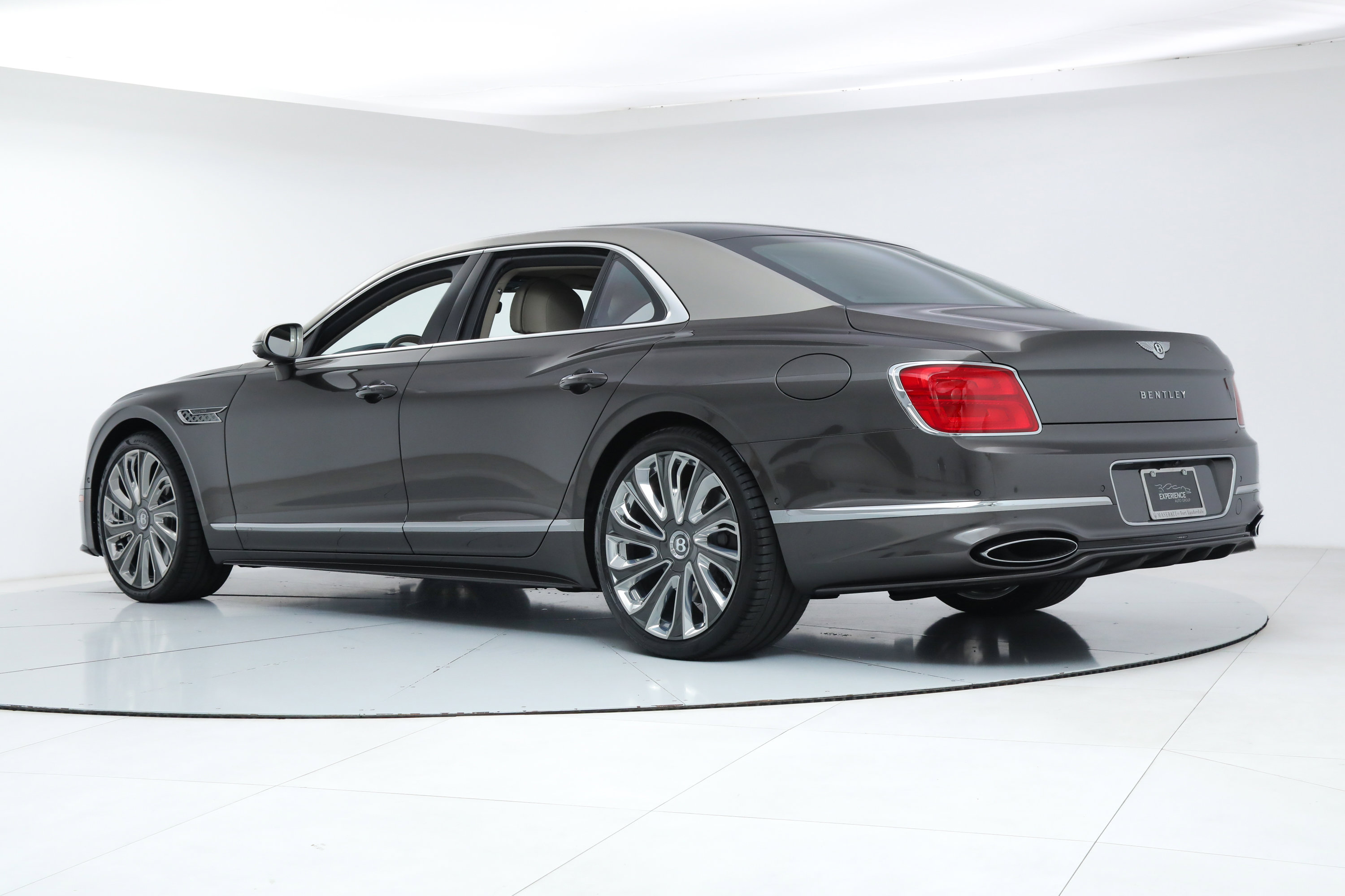 2025 Bentley Flying Spur Mulliner photo 2