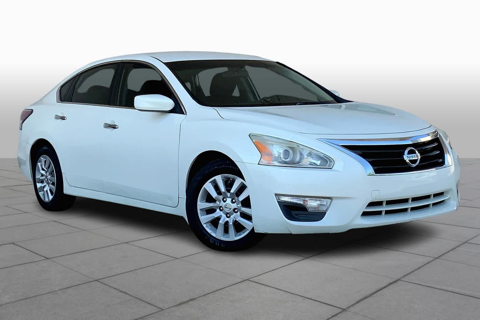 2015 Nissan Altima 2.5 S photo 2