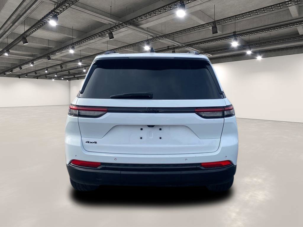 2023 Jeep Grand Cherokee Altitude photo 4
