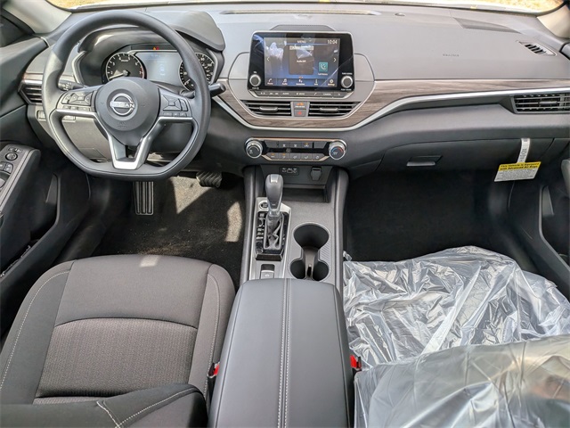 2025 Nissan Altima SV photo 17