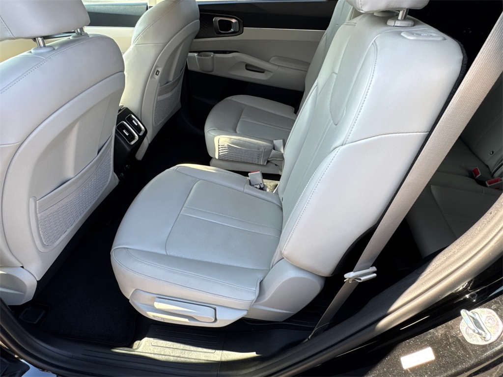 2023 Kia Sorento Hybrid EX photo 18