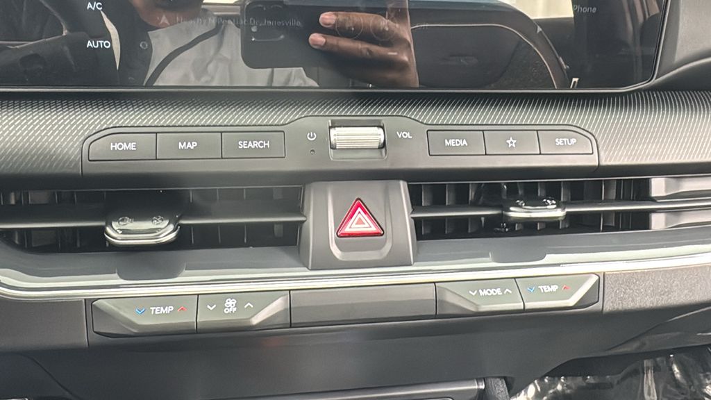 2025 Kia K4 GT-Line photo 21