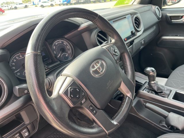 2017 Toyota Tacoma TRD Sport photo 14