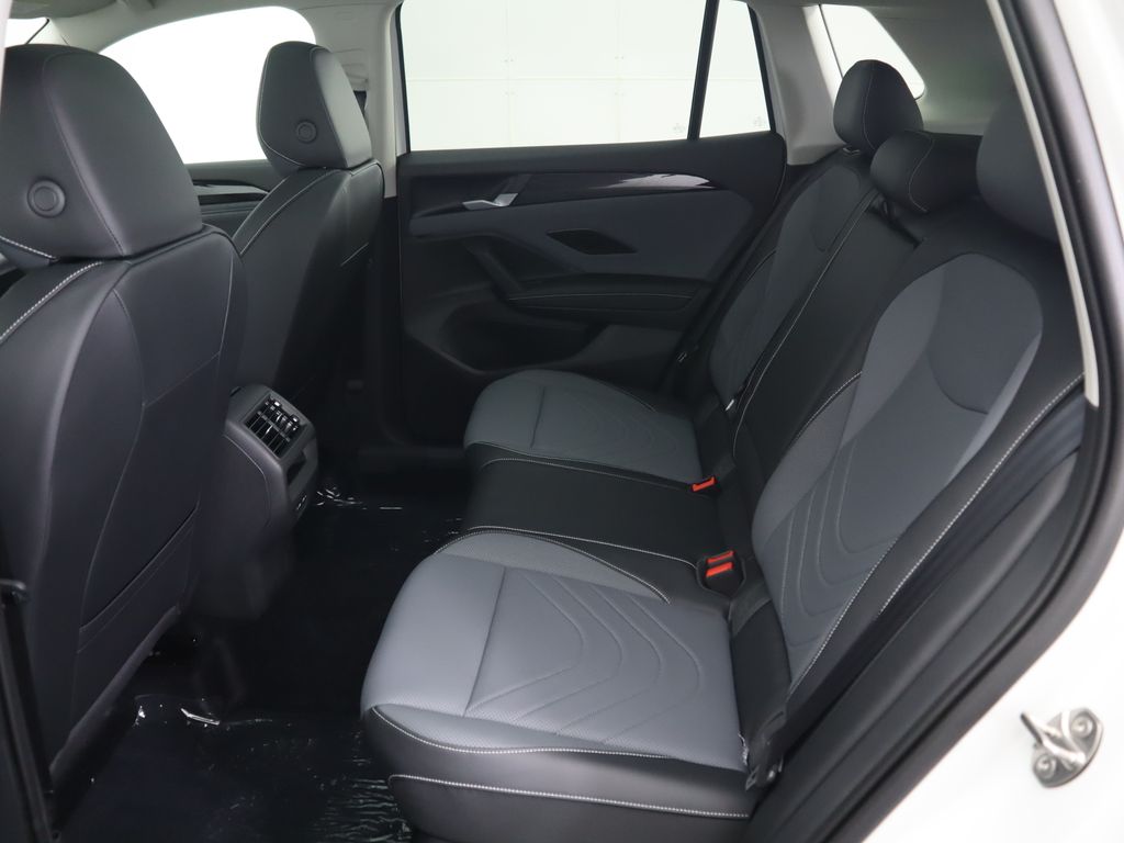2025 Volkswagen Tiguan SE photo 21