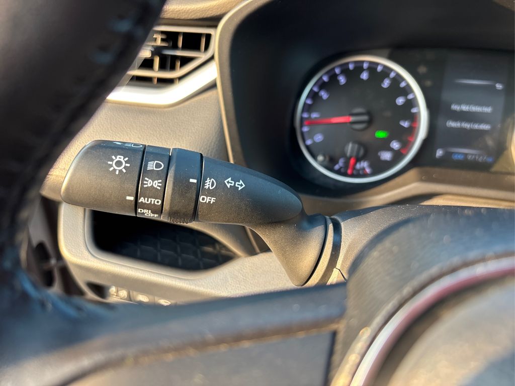 2019 Toyota RAV4 XLE photo 24