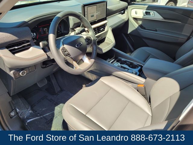 2025 Ford Explorer photo 2