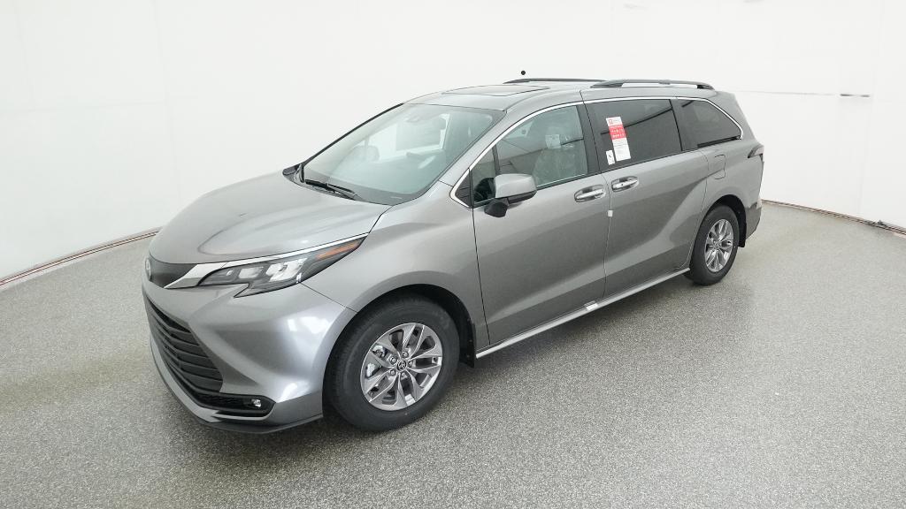 2026 Toyota Sienna XLE's photo
