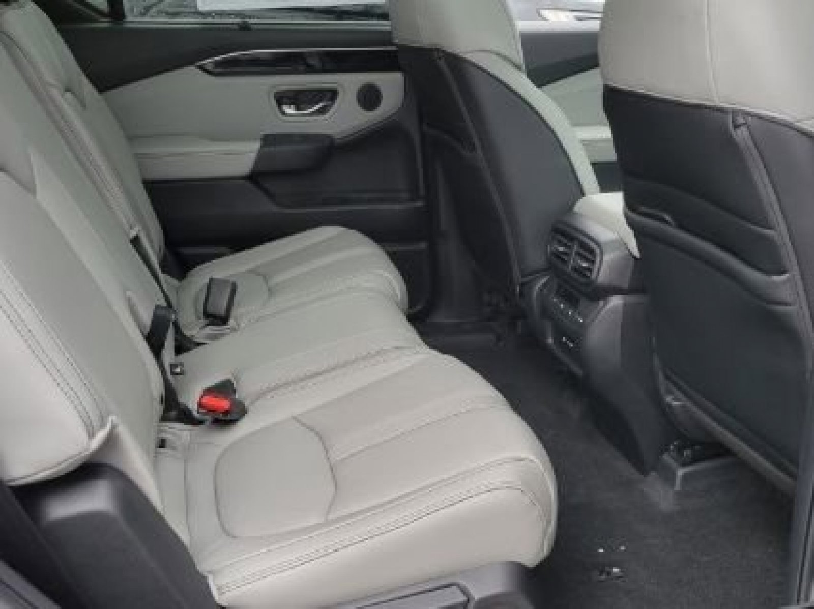 2025 Honda Pilot Touring photo 4