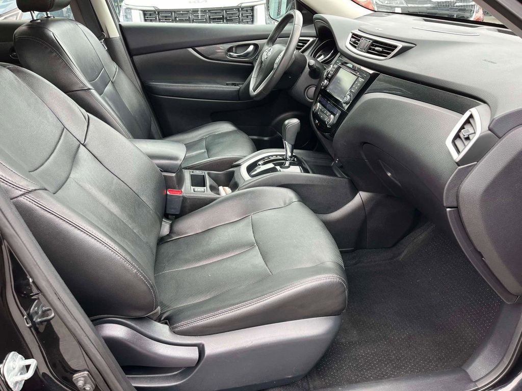 2016 Nissan Rogue SL photo 6