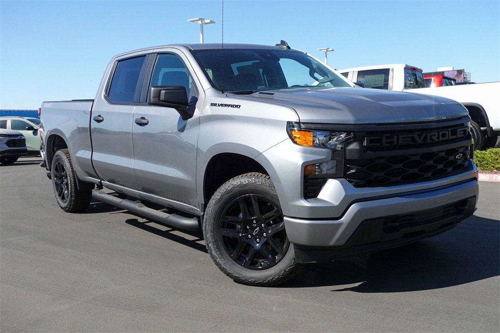 2025 Chevrolet Silverado 1500 Custom photo 2