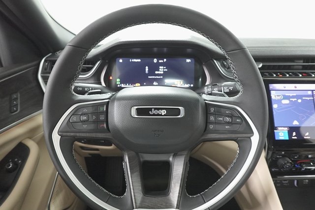 2025 Jeep Grand Cherokee Limited photo 13