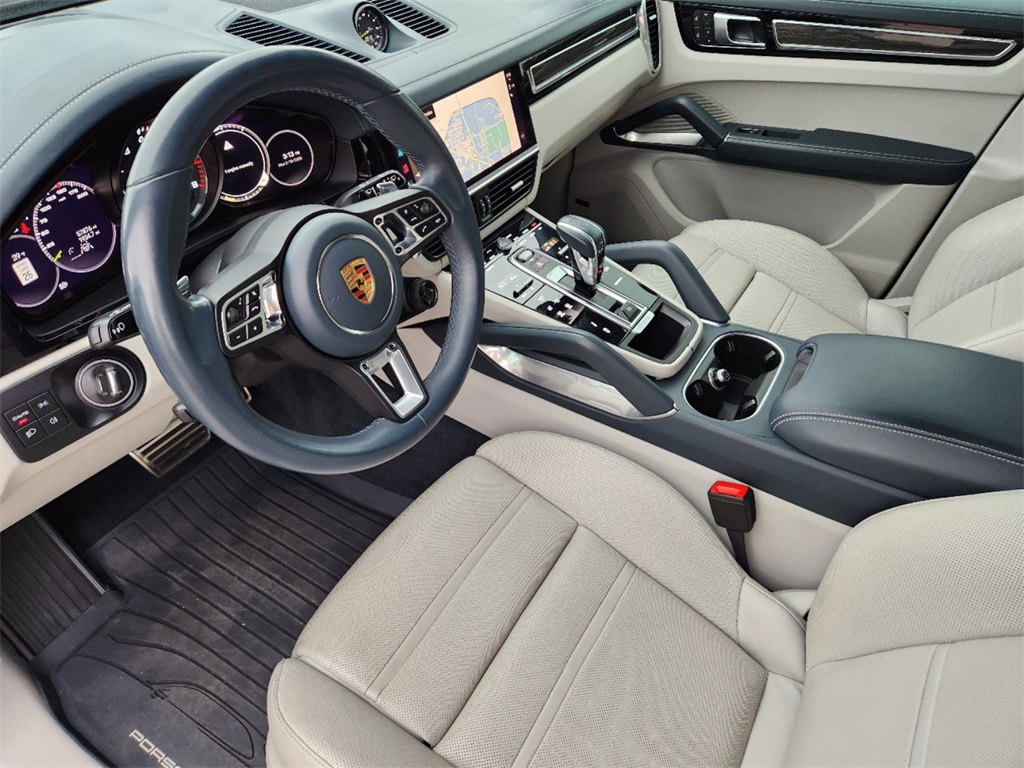 2023 Porsche Cayenne Turbo S E-Hybrid photo 4