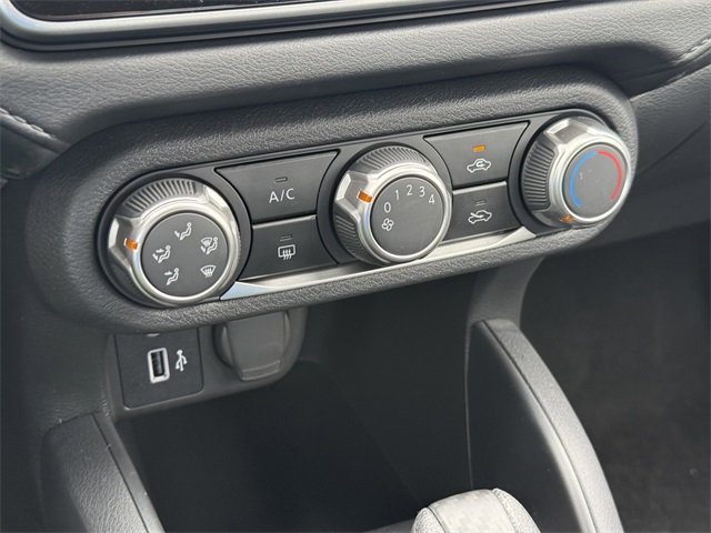 2025 Nissan Versa 1.6 S photo 27