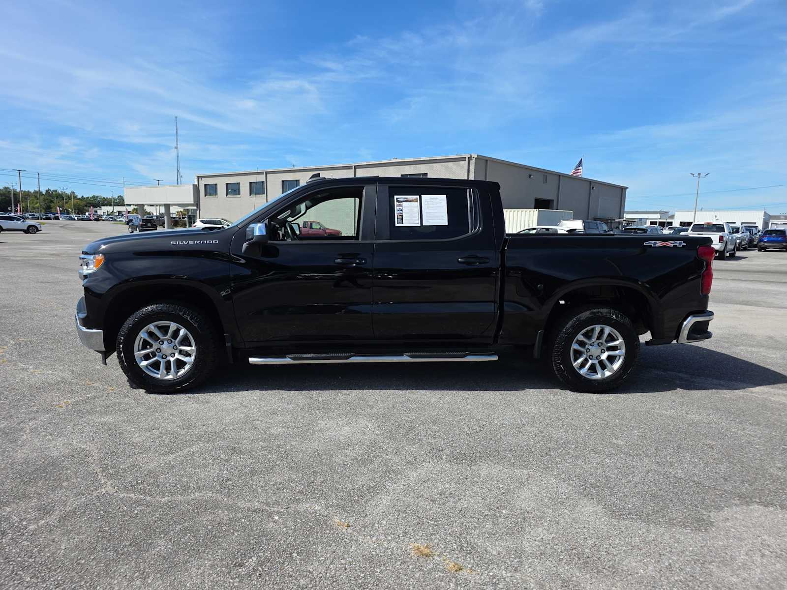 2022 Chevrolet Silverado 1500 LT photo 4