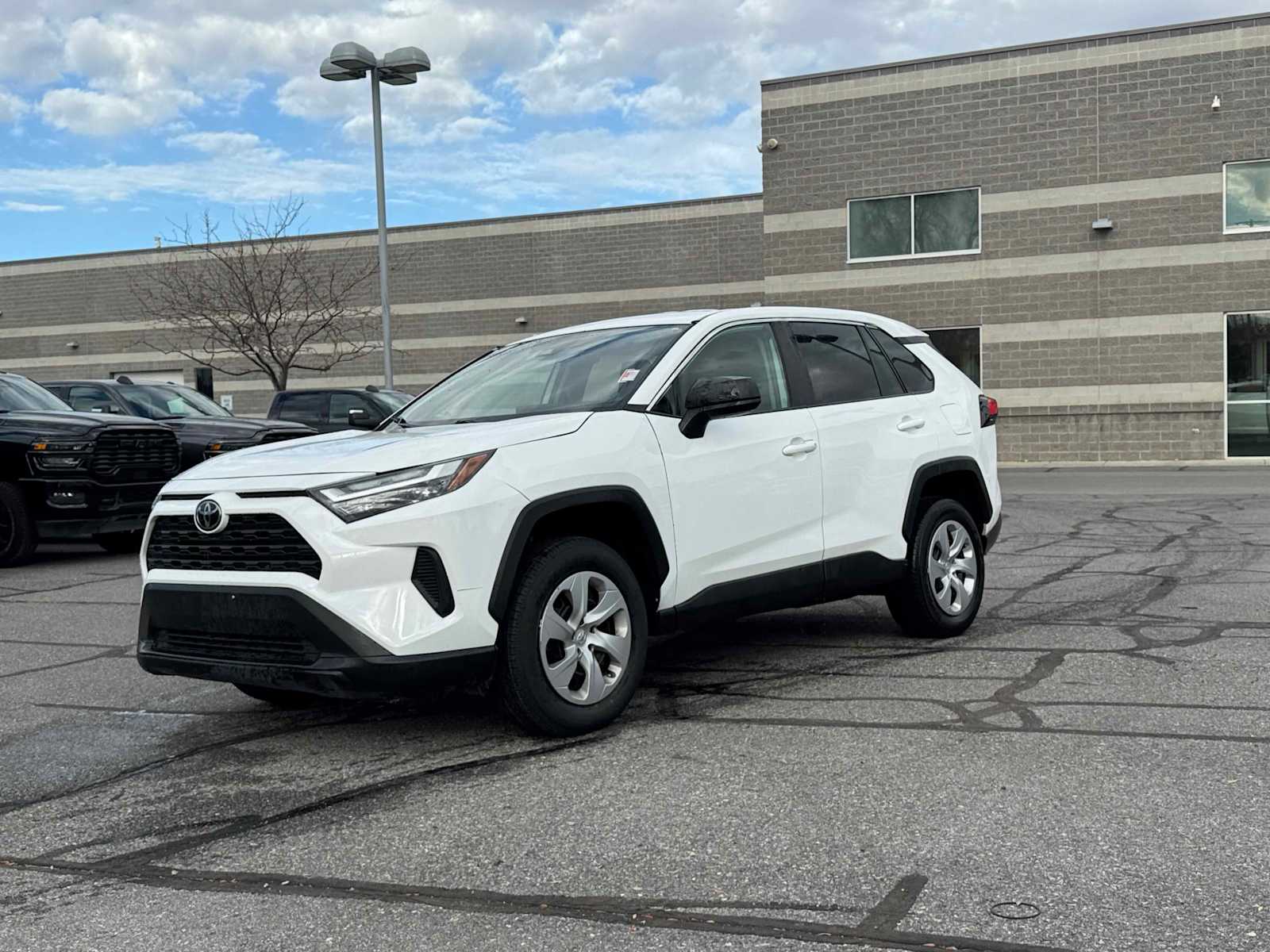 2024 Toyota RAV4 LE's photo