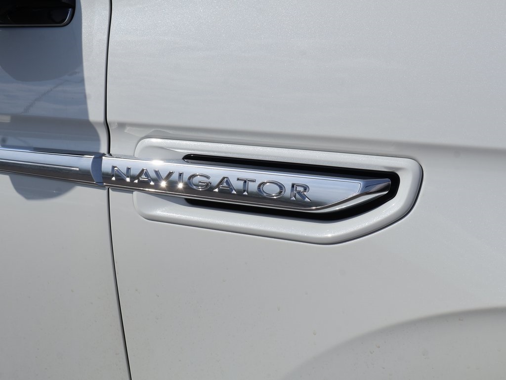2021 Lincoln Navigator L Reserve photo 3