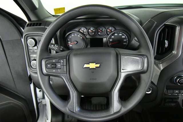 2025 Chevrolet Silverado 1500 photo 2
