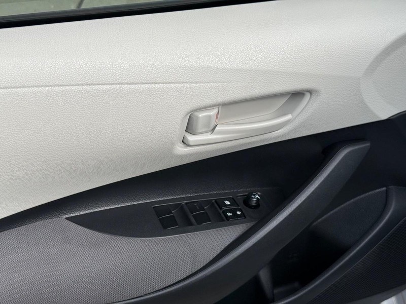 2025 Toyota Corolla LE photo 16
