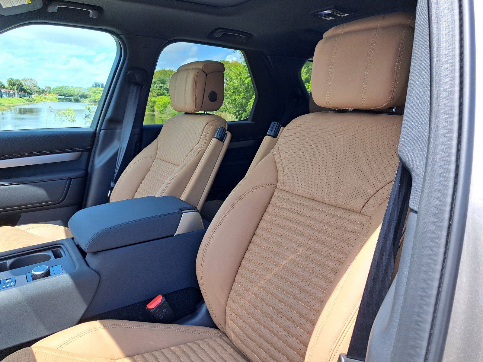 2025 Land Rover Discovery SE photo 8