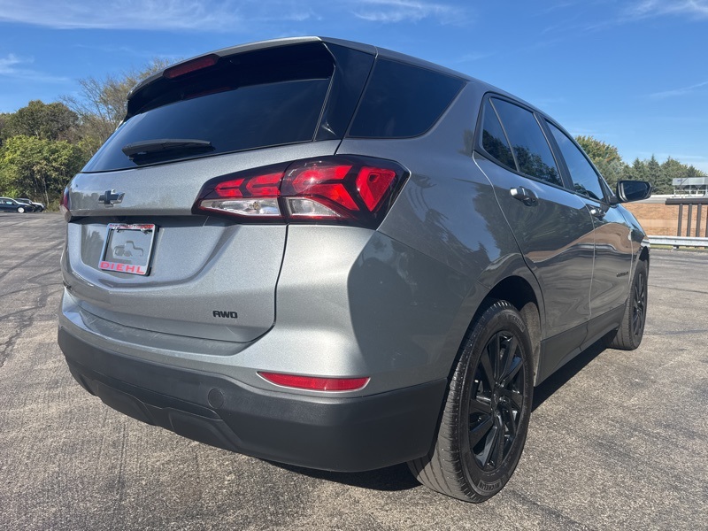 2023 Chevrolet Equinox LS photo 3
