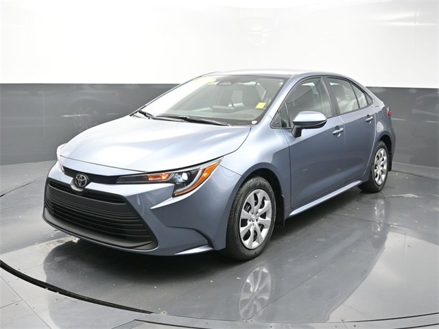 2025 Toyota Corolla LE's photo