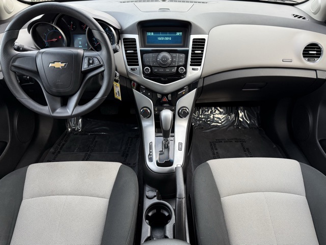 2011 Chevrolet Cruze LS photo 2