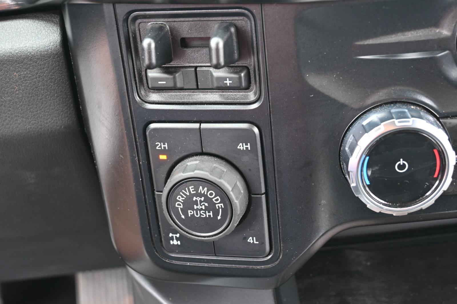 2023 Ford F-350 Lariat photo 28