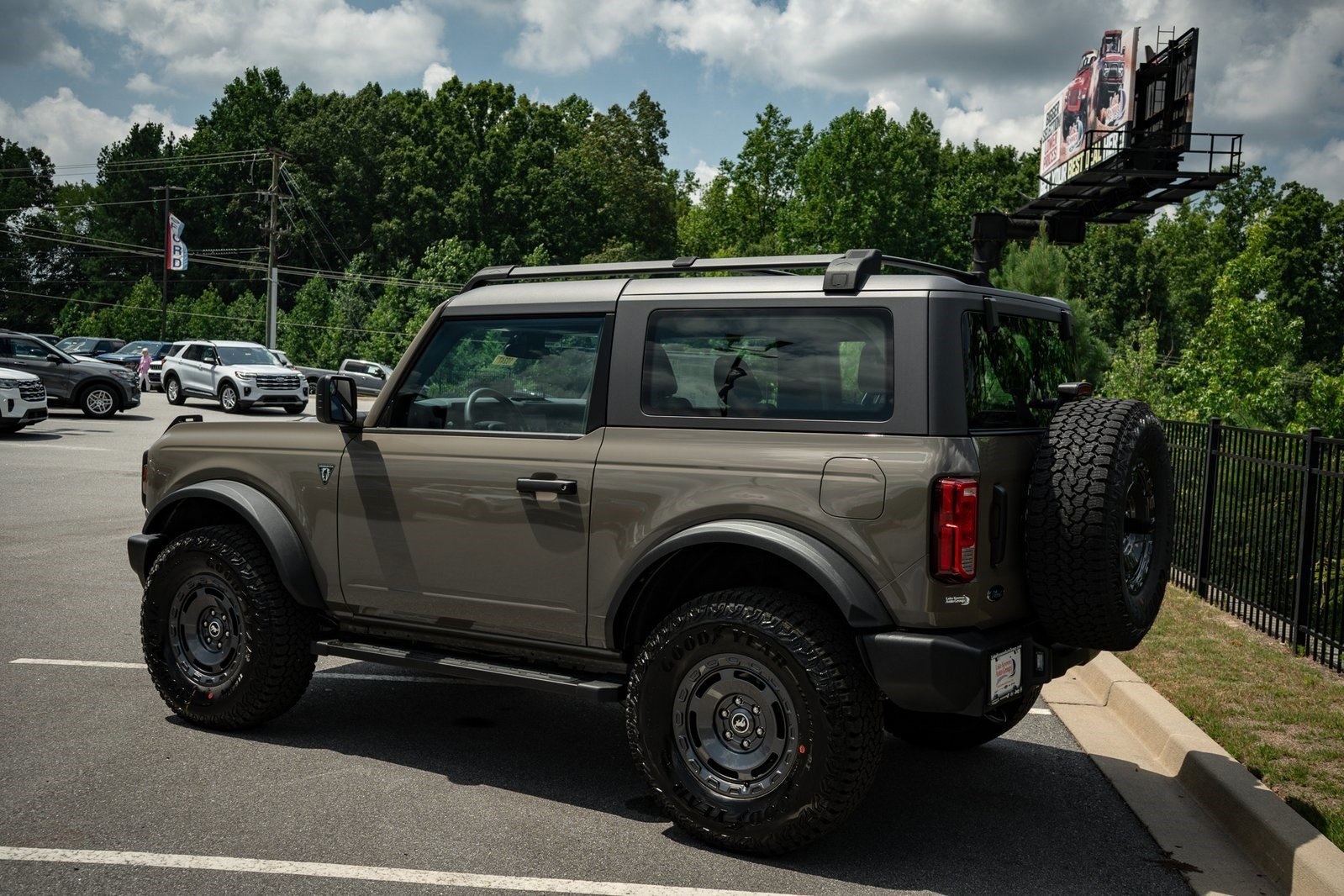 2025 Ford Bronco Base photo 6