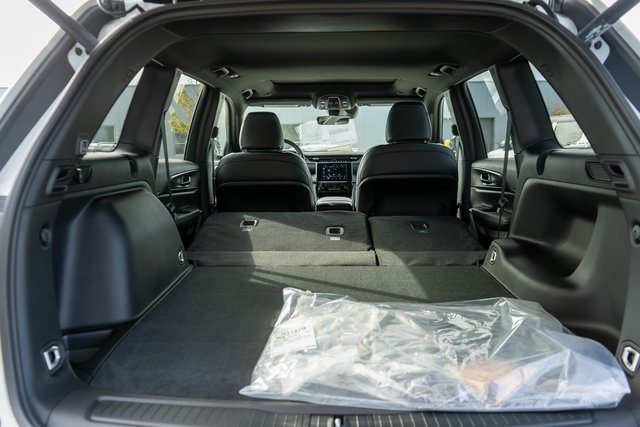 2025 Jeep Grand Cherokee Laredo Altitude photo 3