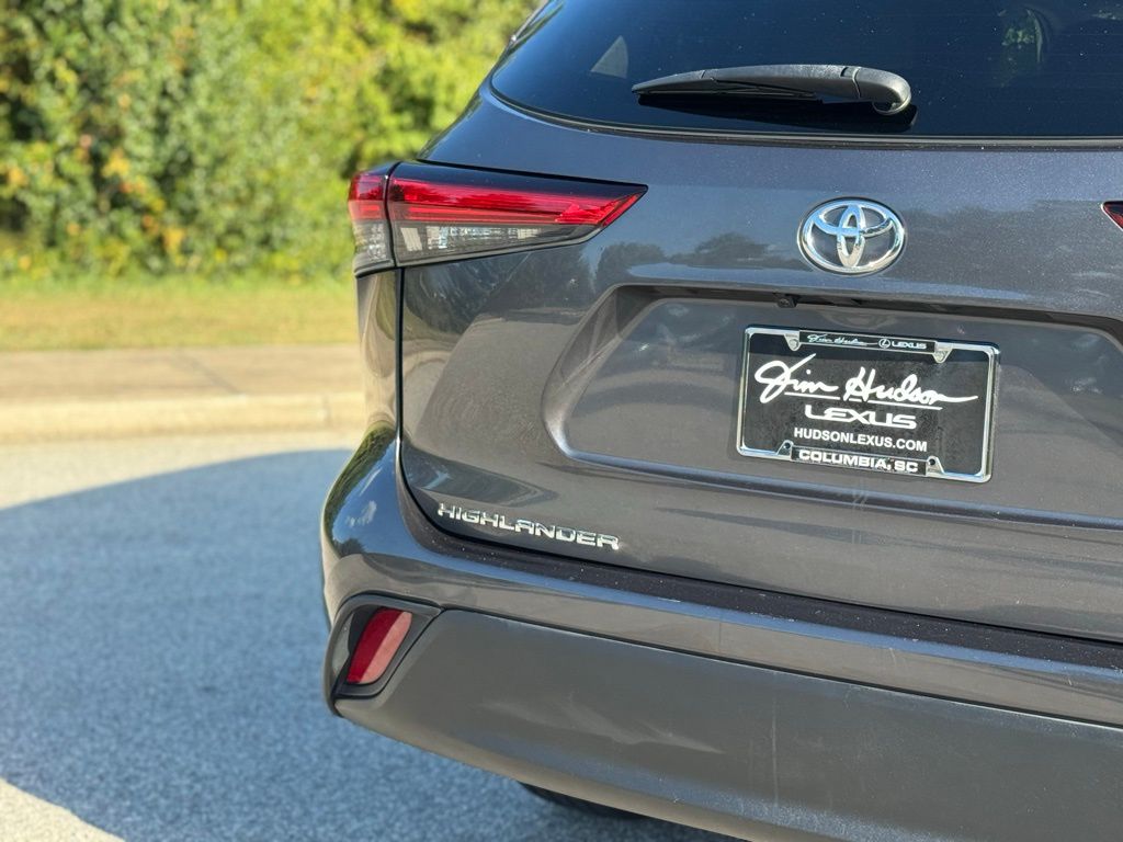 2023 Toyota Highlander XLE photo 12
