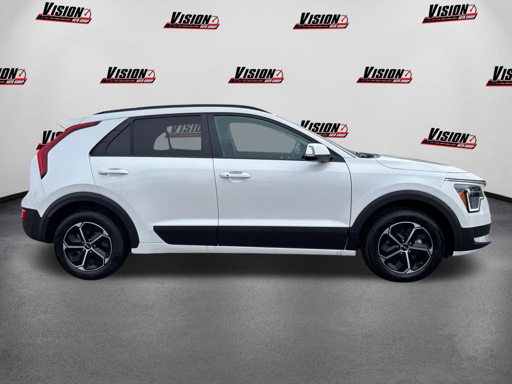 2026 Kia Niro EX photo 3