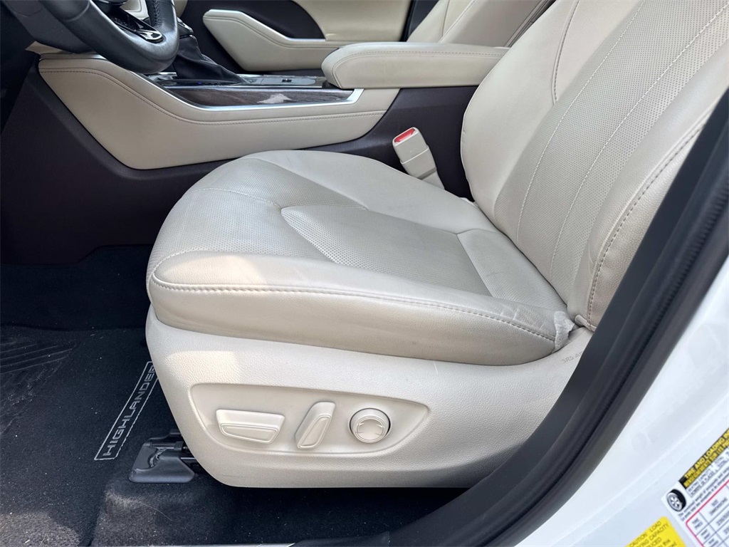 2021 Toyota Highlander Hybrid Limited photo 15