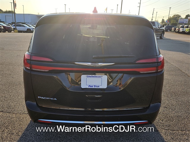 2026 Chrysler Pacifica photo 11