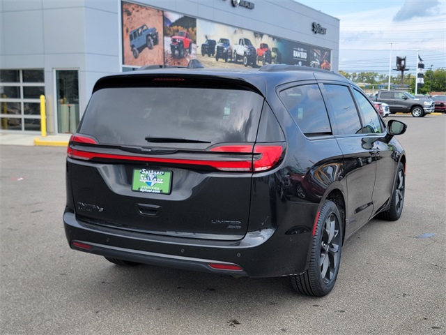 2021 Chrysler Pacifica Limited photo 3
