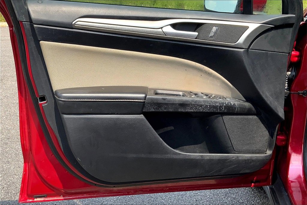 2020 Ford Fusion S photo 17