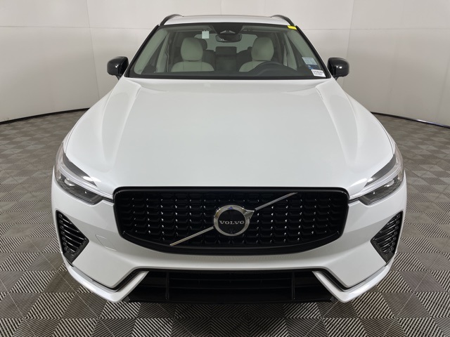2025 Volvo XC60 T8 Plus photo 2