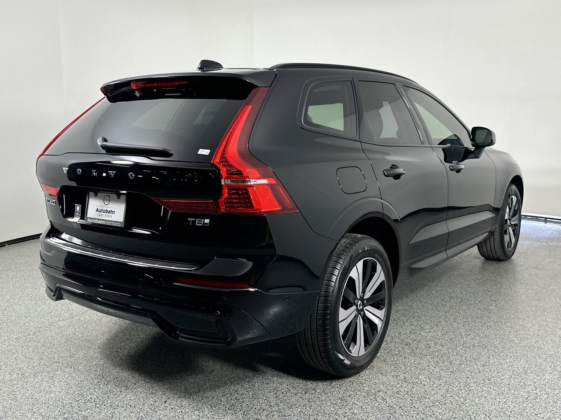 2025 Volvo XC60 T8 Plus photo 4