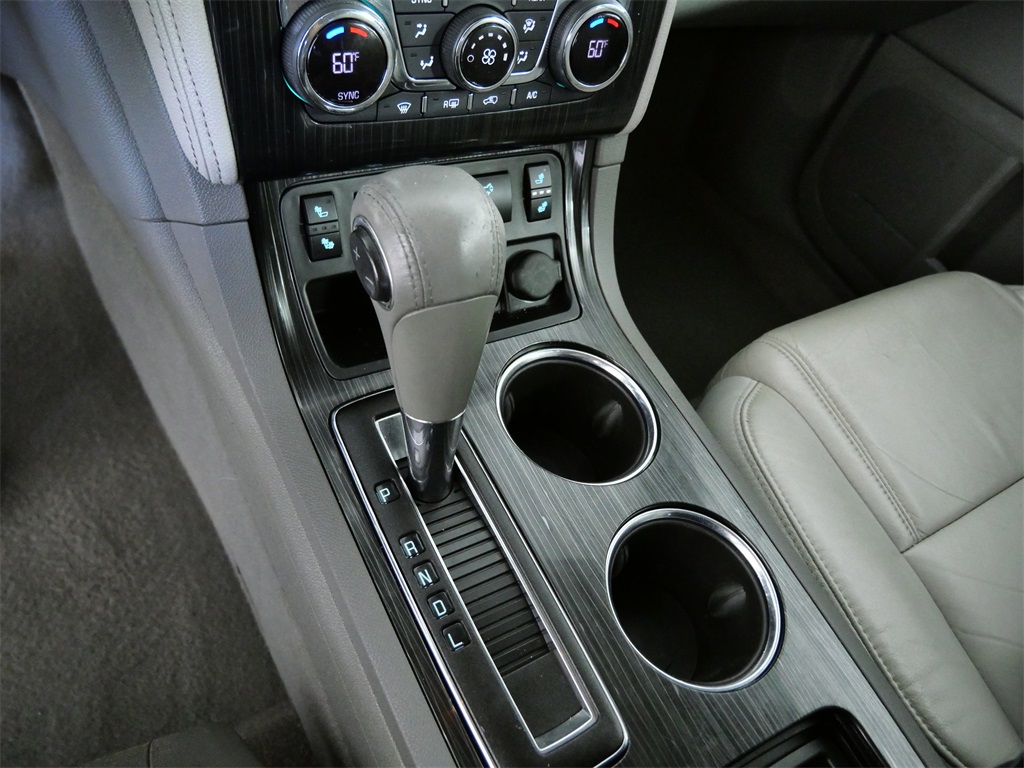 2015 Chevrolet Traverse 2LT photo 18