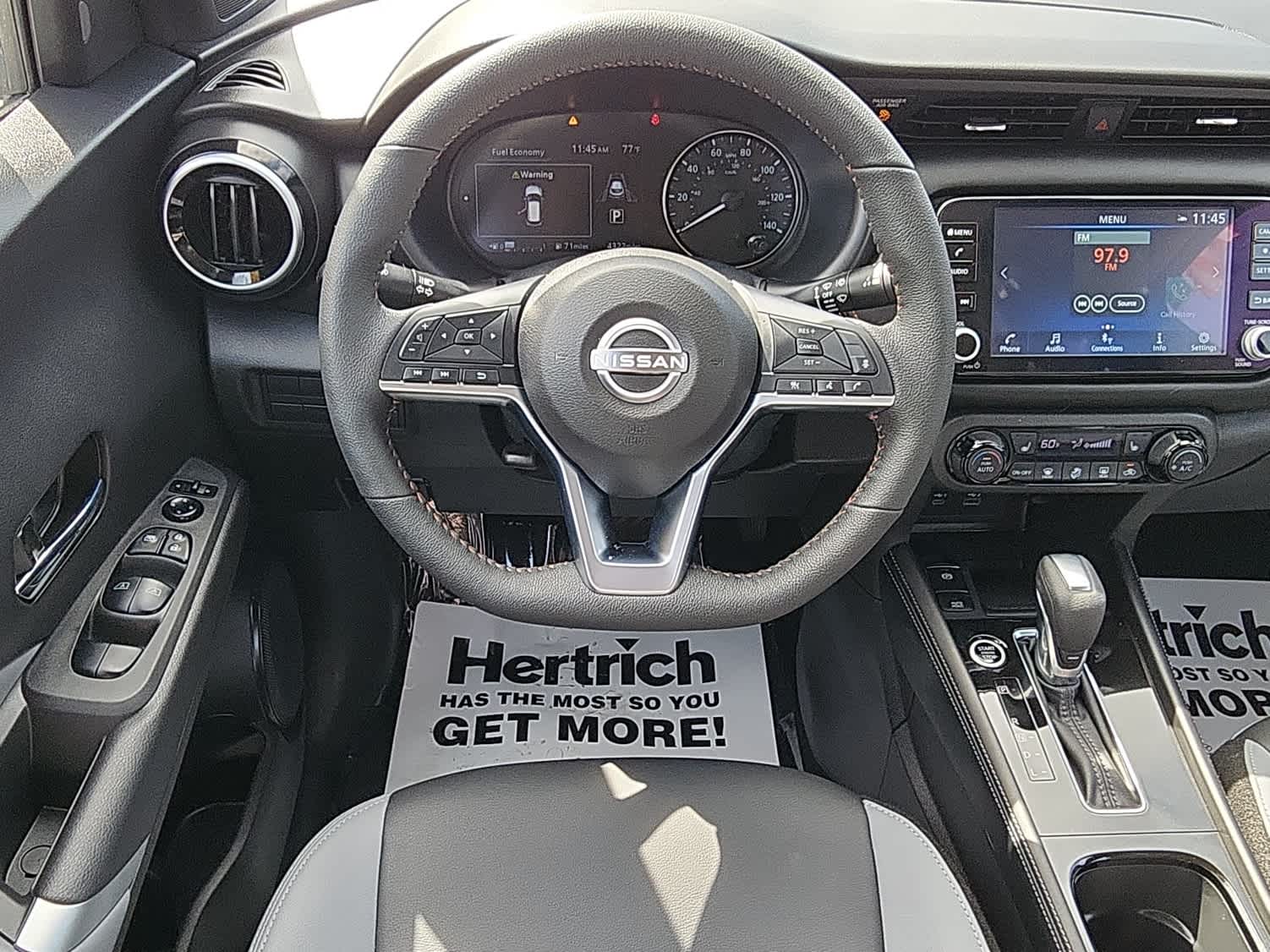 2024 Nissan Kicks SR photo 6