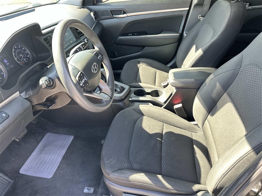 2020 Hyundai Elantra SEL photo 13