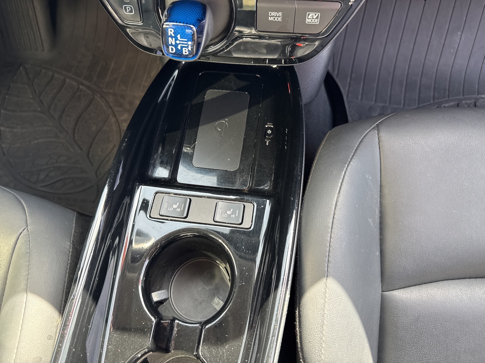 2019 Toyota Prius XLE AWD-e photo 16