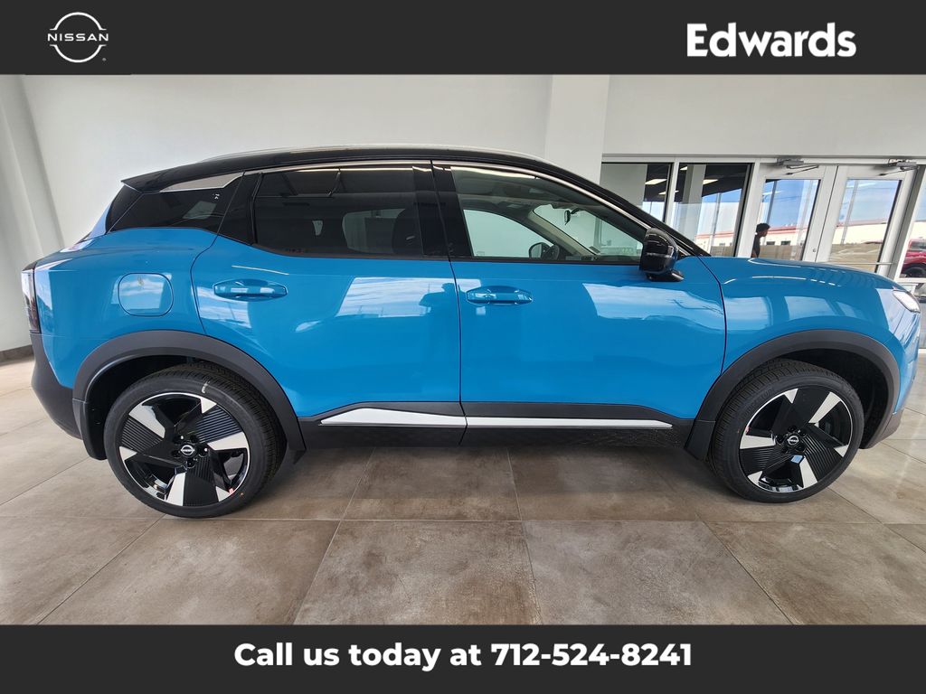 2025 Nissan Kicks SR AWD's photo