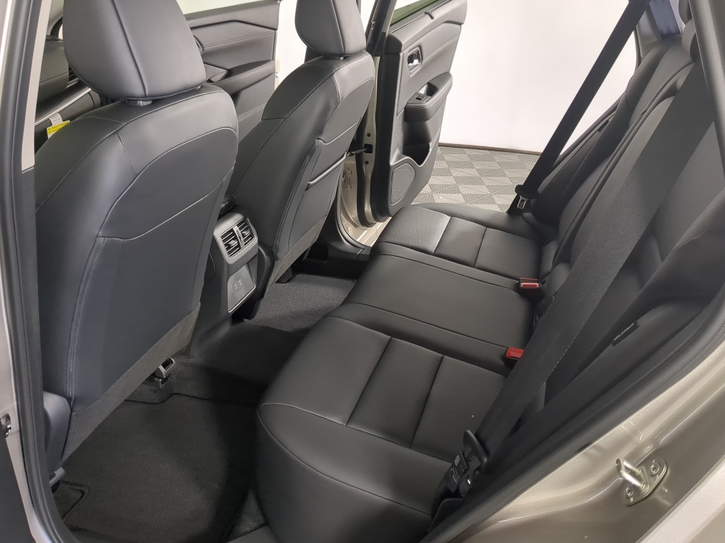 2026 Nissan Rogue SV photo 12