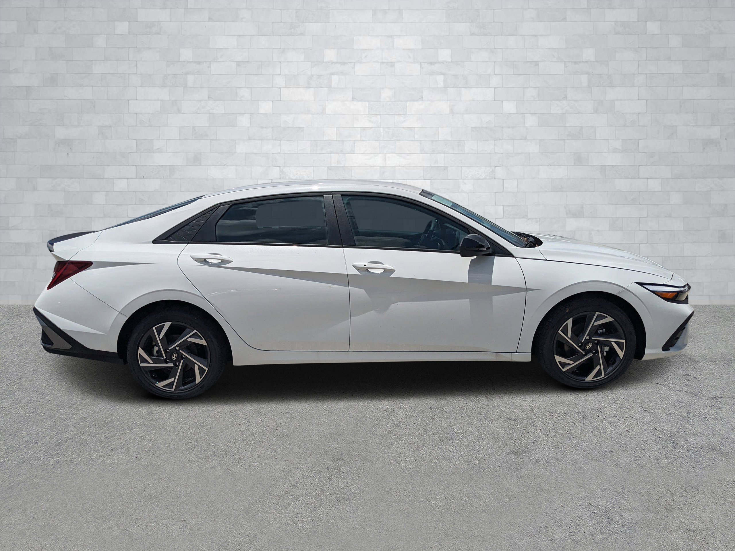 2025 Hyundai Elantra Hybrid SEL photo 3