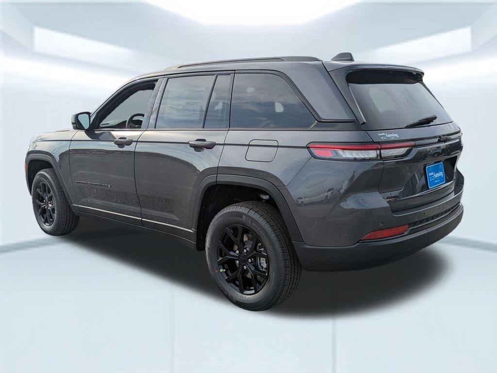 2025 Jeep Grand Cherokee Altitude photo 3