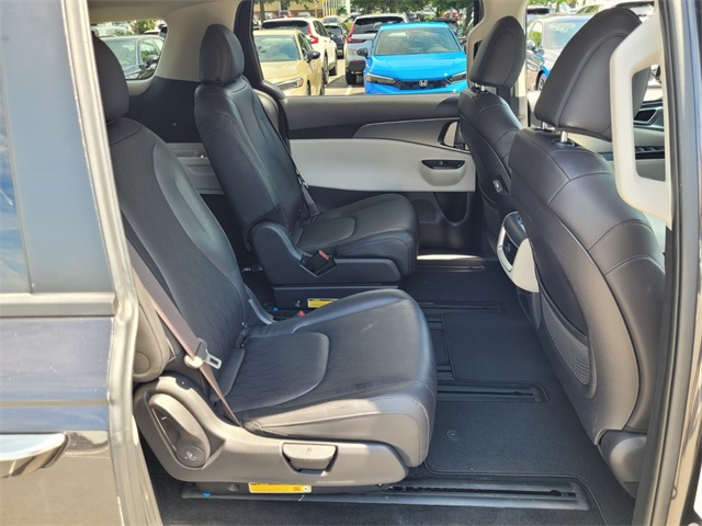 2024 Kia Carnival LX photo 11